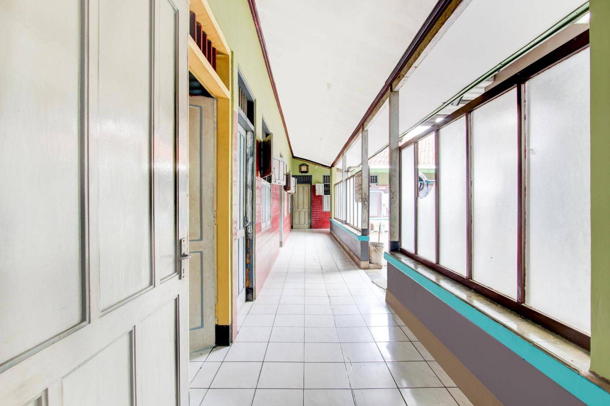 Spot On 94085 Hotel Agung Purwokerto Buitenkant foto