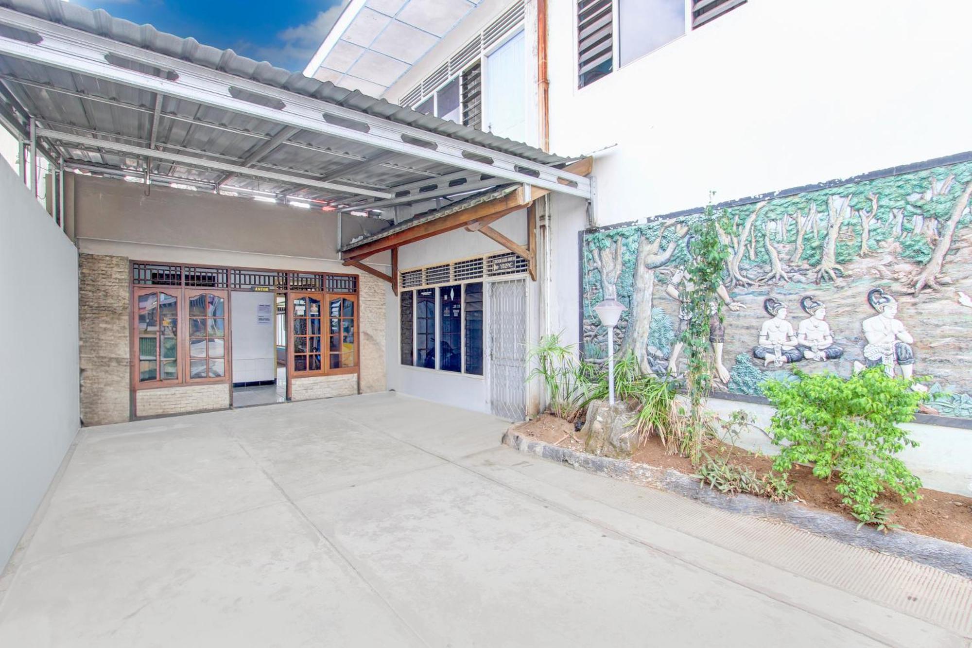 Spot On 94085 Hotel Agung Purwokerto Buitenkant foto